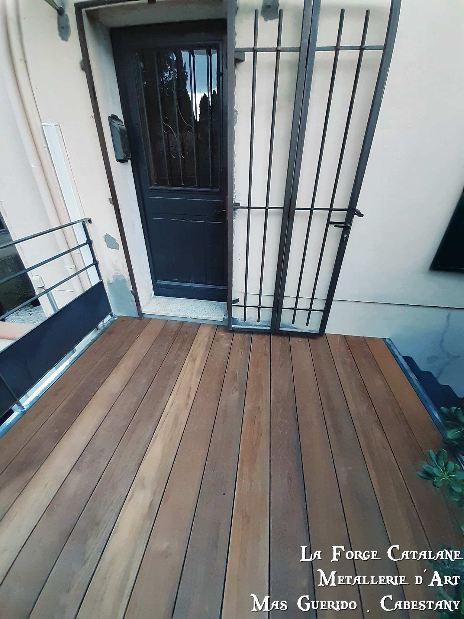 grille de protection ouvrante forge catalane.jpg